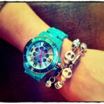 Simpáticas pulseras con calaveras