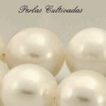 Detalle de un collar de perlas cultivadas