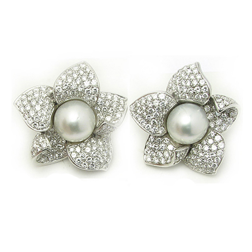 Pendientes en forma de flor, con diamantes y perlas, de Miguel Anton.