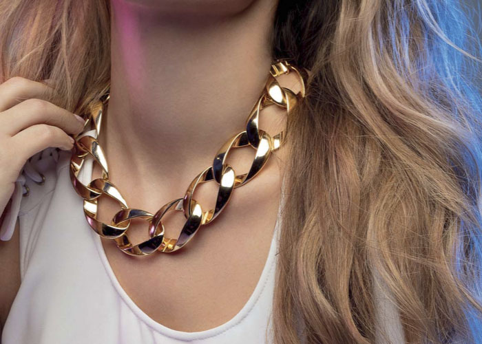 tendencias en joyas 2017: joyeria ochentera Gargantilla de eslabones grandes, con clara inspiración de los 80´s, de Luxenter.