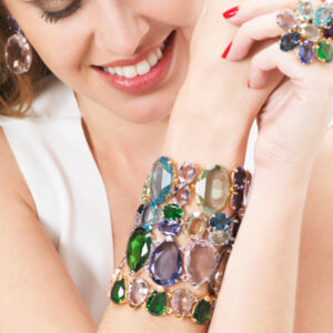 brazalete-ancho-piedras-colores-maximo-betro